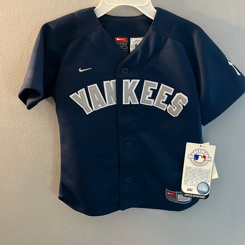 Size 2T yankee jersey.